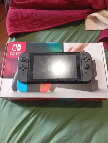 Nintendo Switch V2 com Modchip, 256mb, + Todos os Acessórios.