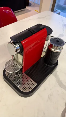 Nespresso com batedor de leite 