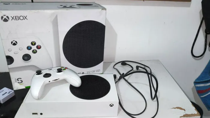 Xbox Series S usado (com caixa)