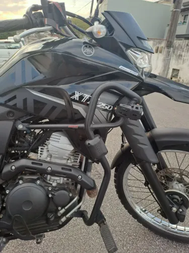 Lander 250 impecável na garantia de fabrica.