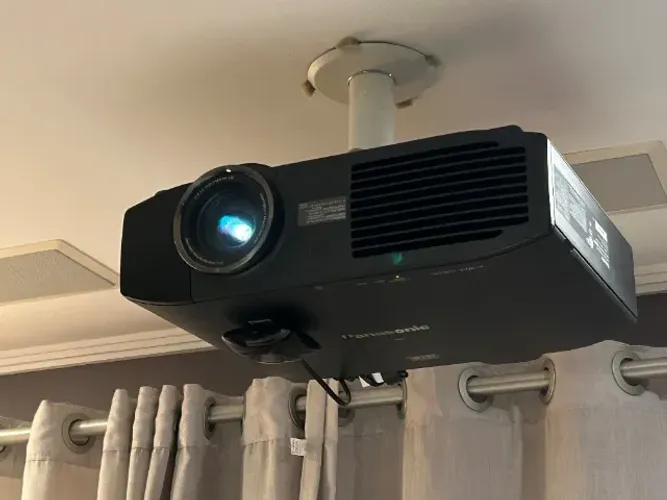 PROJETOR PANASONIC PT-AE8000 FULL HD 3D + TELA ELÉTRICA 100? - EXPERIÊNCIA DE CINEMA EM CA