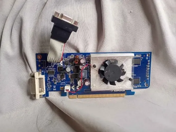 Placa de video GT8400 GS 500mb