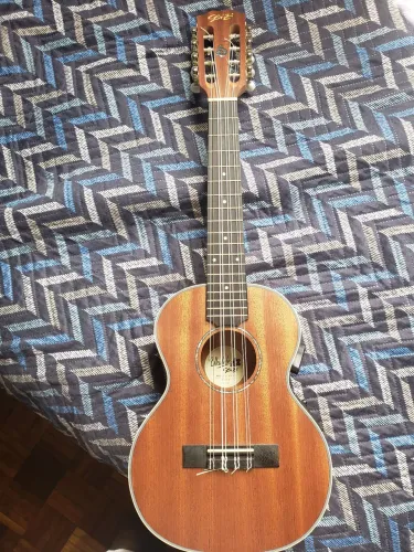 RARO! Ukulele OITO cordas Seizi Maui Plus 8 tenor elétrico com bag