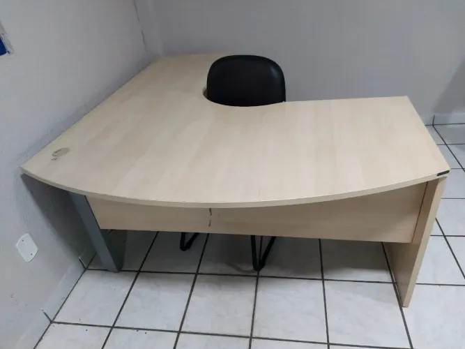Mesa escritório em L