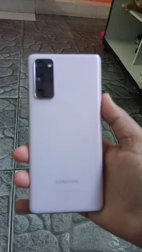Vende se se celular  tá trinkado  a tela por 200 dais 