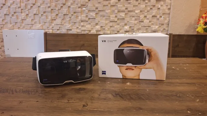 Óculos de Realidade Virtual Zeiss VR ONE Plus