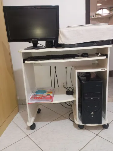 PC com Gabinete / monitor / teclado R$ 400,00