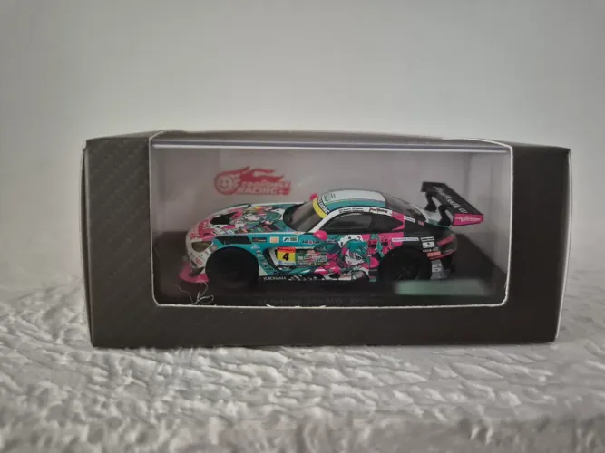 Miniatura 1/64 Mercedes-AMG GT3 Hatsune Miku Good Smiles Racing original