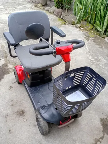 QUADRICICLO DE MOBILIDADE VERMELHO 