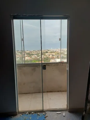 Porta de correr com vidro temperado 1.20×2.10