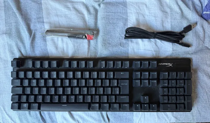 Teclado HyperX Alloy Origins PBT ABNT2 switch red