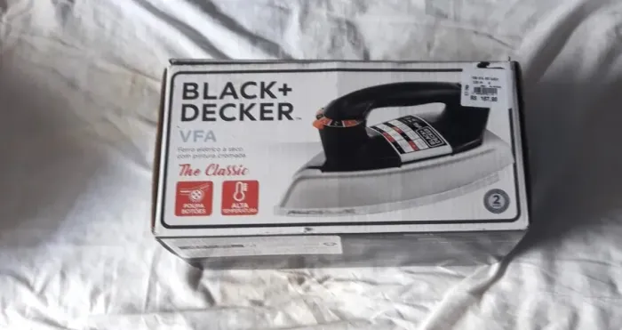 Ferro Black & Decker VFA eletrônico a seco com pintura cromada