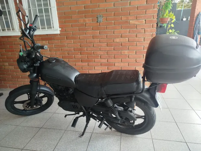 Suzuki Intruder 125 - 2008 (Muito Conservada, está com painel Custom)
