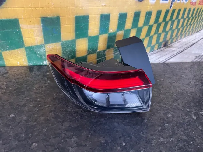 Lanterna traseira esquerda Honda hrv 2024 sensing 