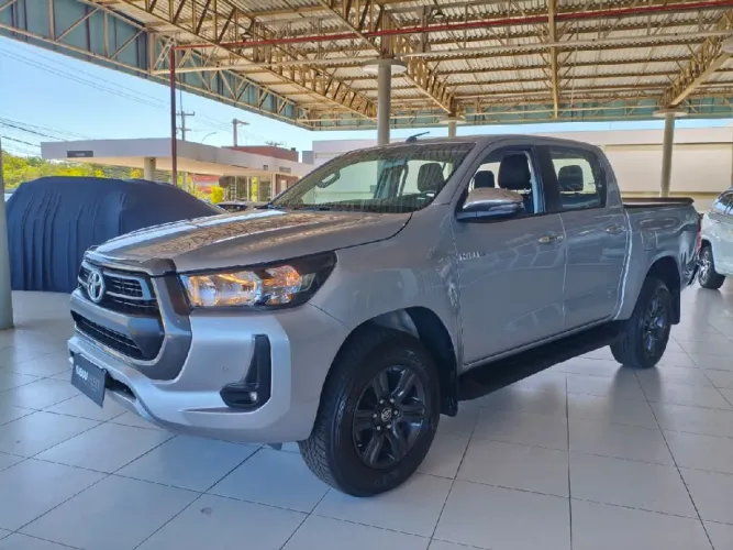 Toyota Hilux CD SR 4X4 2.8 TDI Diesel Aut. 2025