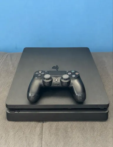 PS4 Slim + 1 jogo