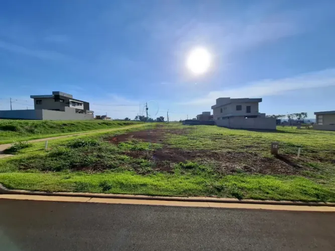 Terreno de 308m² amplo à venda em condominio - Alto do Castelo