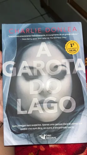 A garota do lago livro
