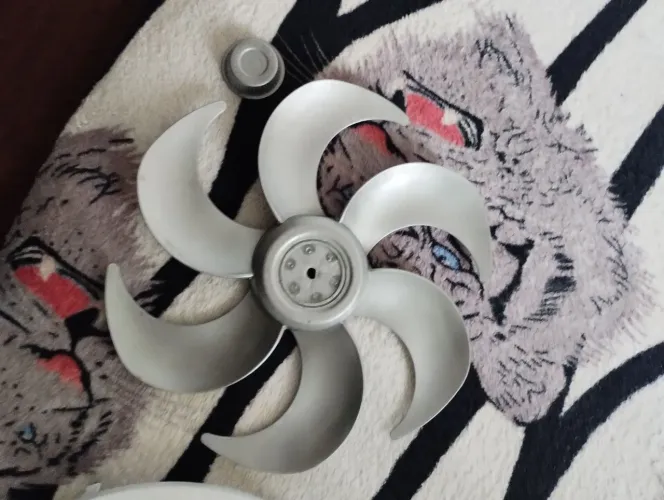 Vendo parte traseira e dianteira e Hélice do ventilador mondial