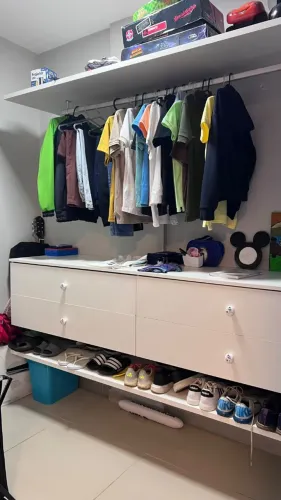 Móveis p closet em MDF branco 18mm fabricante Arauco medindo 2.00x0.50m sendo 04 gavetões