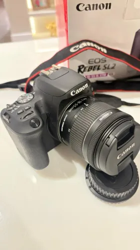Câmera canon somente 2818 cliques! Novíssima...