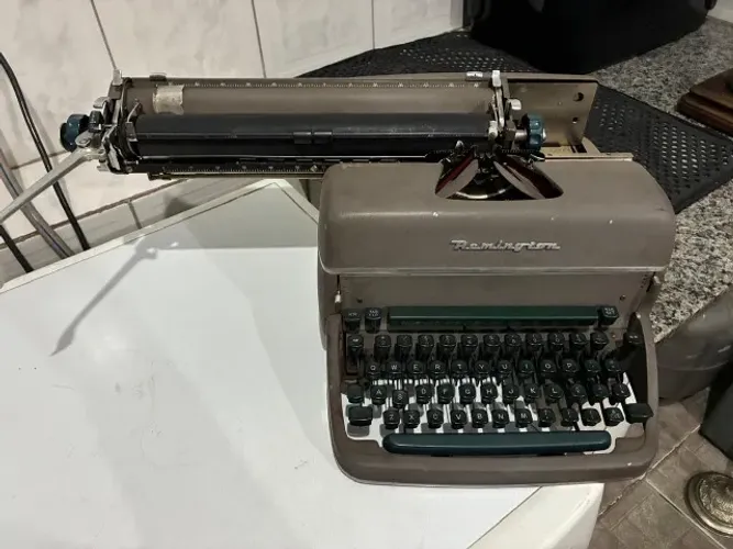 MÁQUINA DE DATILOGRAFAR