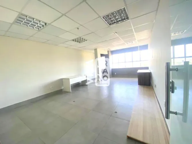 Sala Comercial para locação na Cobertura do Ed. Vila Shopping, Vila Santa Cecilia/Volta Re