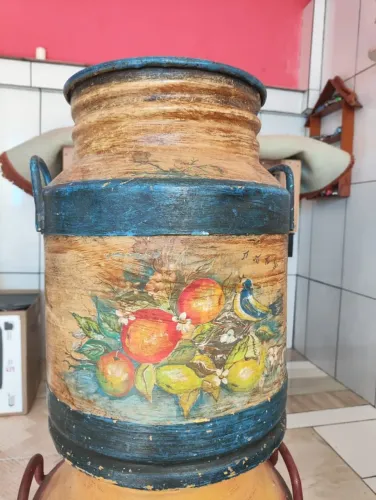 lata de leite pintada