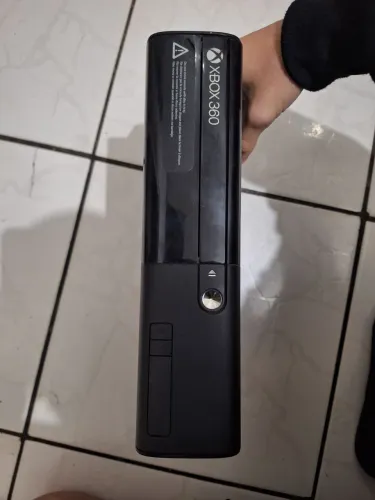 xbox 360 completo com 3 jogos físicos e pen-drive de 2TB para sair RÁPIDO