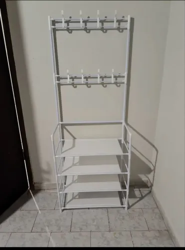 Sapateira com ganchos