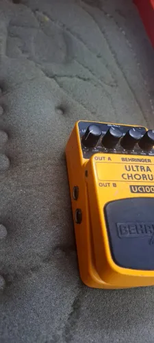 Pedal Ultra Chorus UC100 Behringer