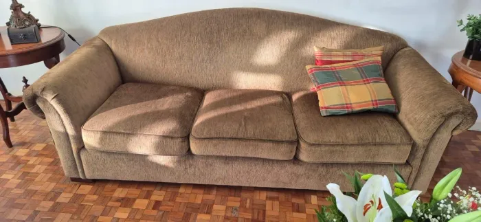 Sofá, poltronas e mesa de centro (combo)
