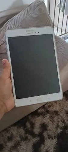 Tablet Samsung com defeito no carregamento.