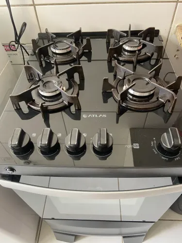 FOGÃO SEMINOVO EM PERFEITO ESTADO.