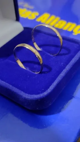 Alianças Noivado e Casamento Ouro 18 Kilates Alianças Lisa e Brilhosas Boleadinhs Par
