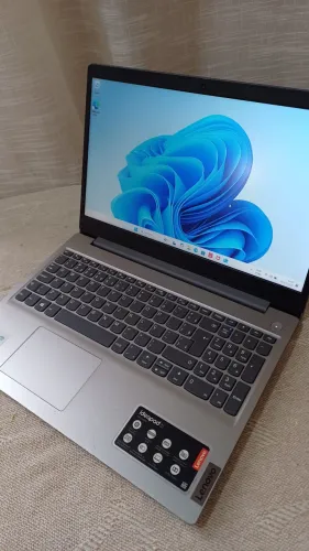 Notebook Lenovo Core i3 10° Geração - SSD 256GB - Bateria ok - Estado de novo