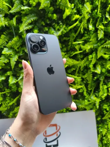 iPhone 16 Pro Max - Titânio preto 256gb Bat.92 % - Seminovo, 6 meses de garantia!