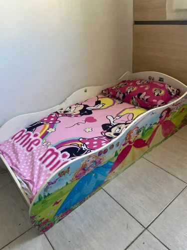 Cama  infantil com  2 colchões 