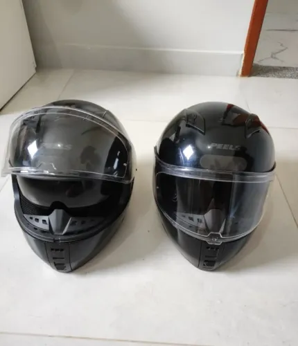 Vendo 2 capacetes da Icon