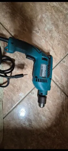 Furadeira Makita leia