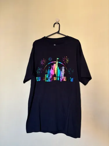 Camiseta Walt Disney World Holográfica Rainbow G Original comprada nos EUA USA ? 