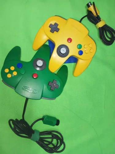 Vendo 2 Controles N64 Verde e Amarelo
