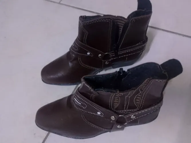 Bota unissex Ferrari tamanho 32