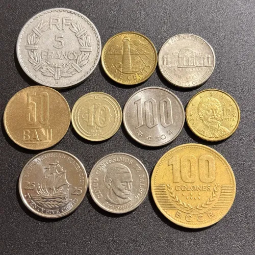 Moedas colecionáveis antigas diferentes usadas