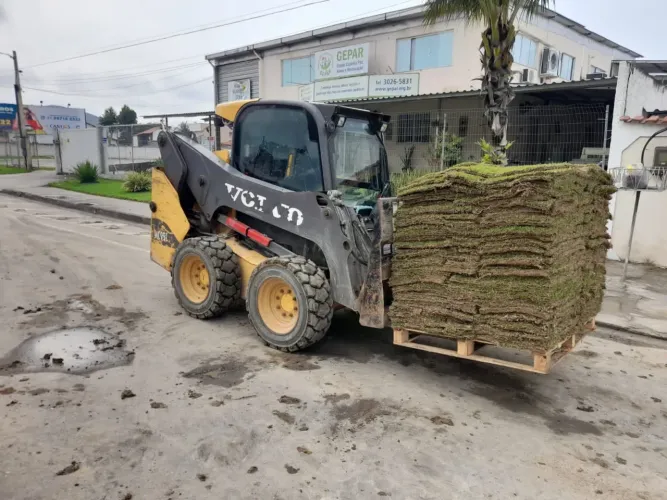 Mini carregadeira VOLVO MC95C - 110 mil para vender rápido