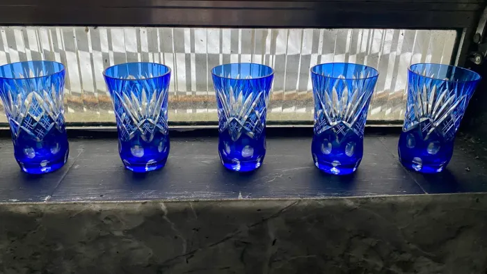 Conjunto de 4 copos cristal da Boêmia azuis