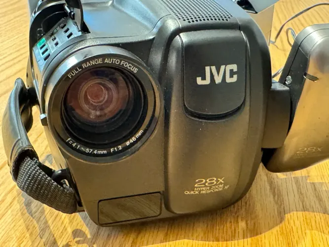 Filmadora VHS C    Zoom 28 x