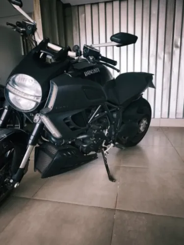 Ducati Diavel ABS - REVISADA E BAIXA KM