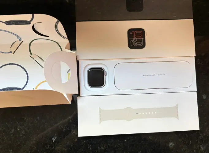 Apple Watch SE 3 40MM Starlight
