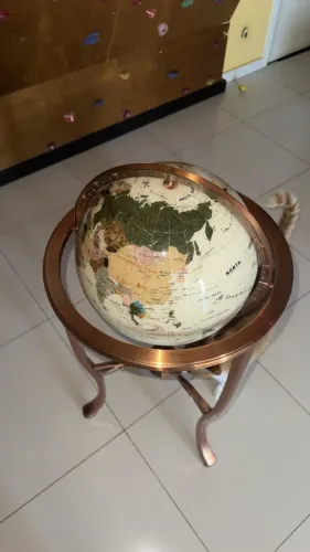 GLOBO MAPA MUNDI GRANDE - FEITO DE VARIOS TIPOS PEDRA